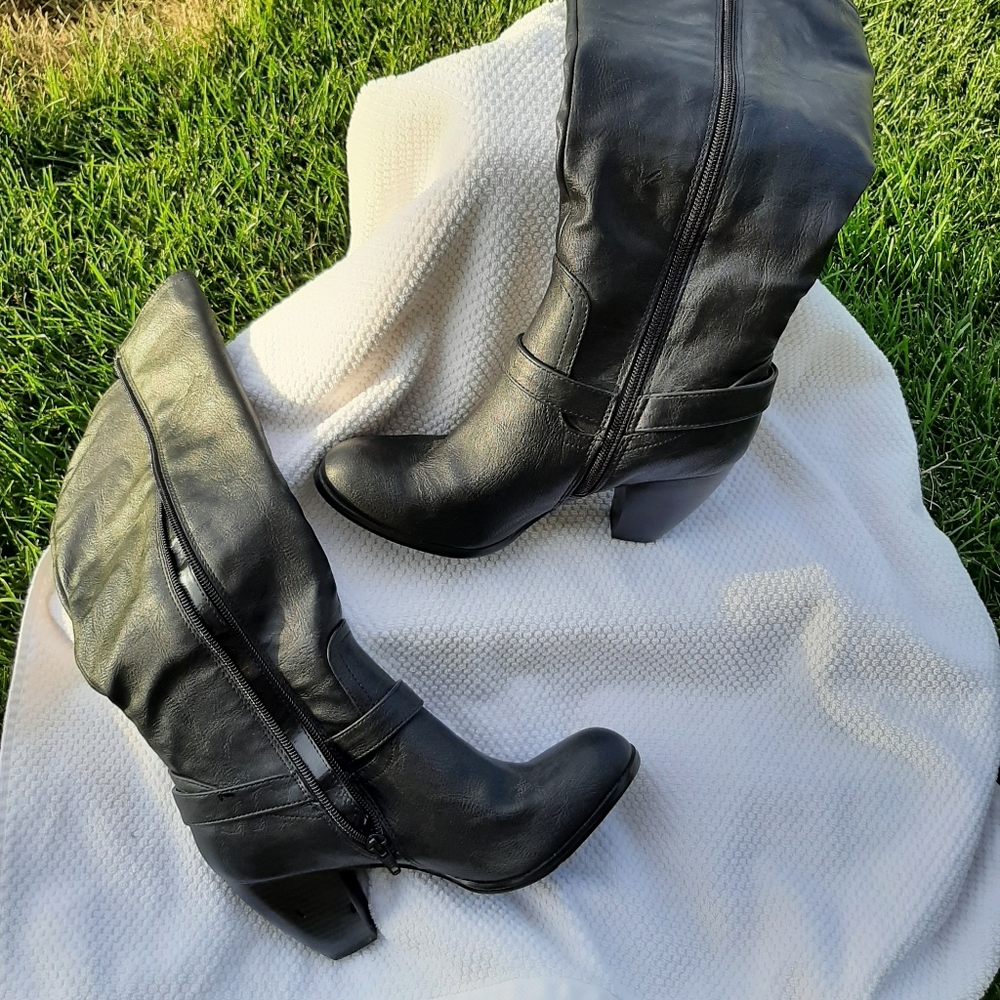 Style & Company size 6 Black Boots